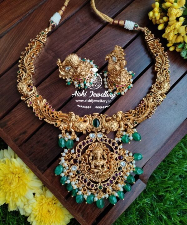 Gold like a polish lakshmi pipe neck set (Green Beads) -N281