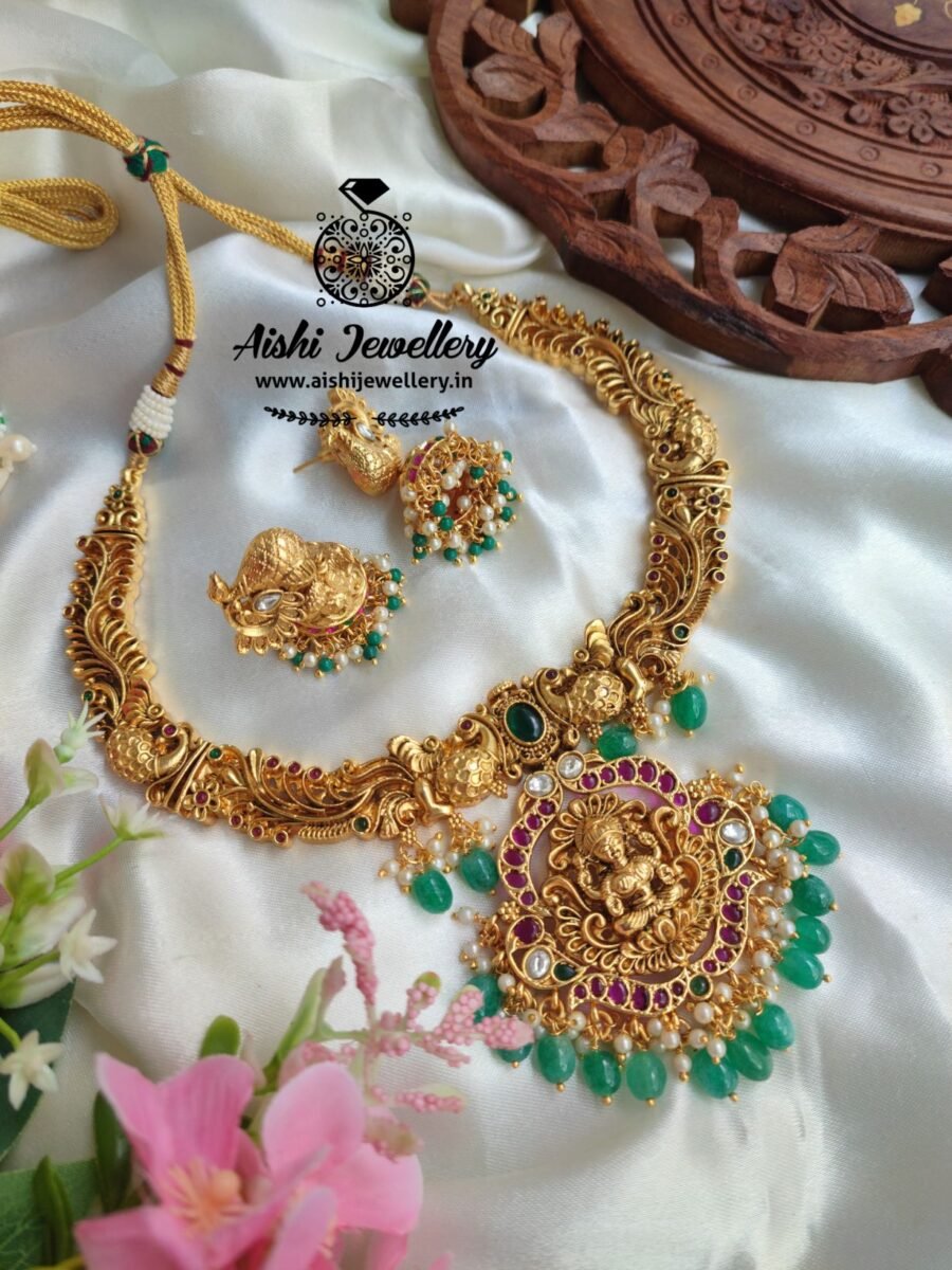 Gold like a polish lakshmi pipe neck set (Green Beads) -N281