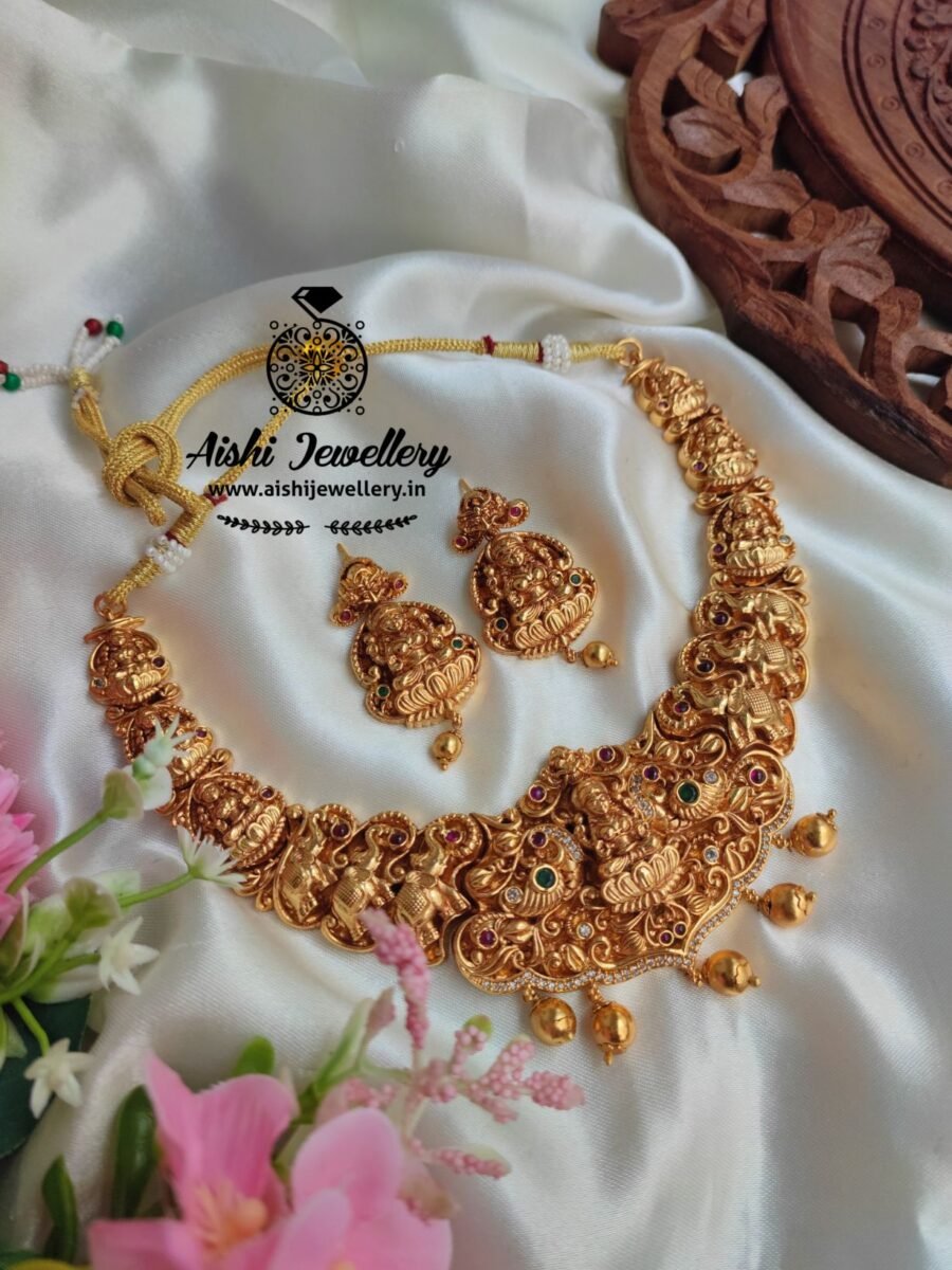 Gold like a polish lakshmi neck set-N291