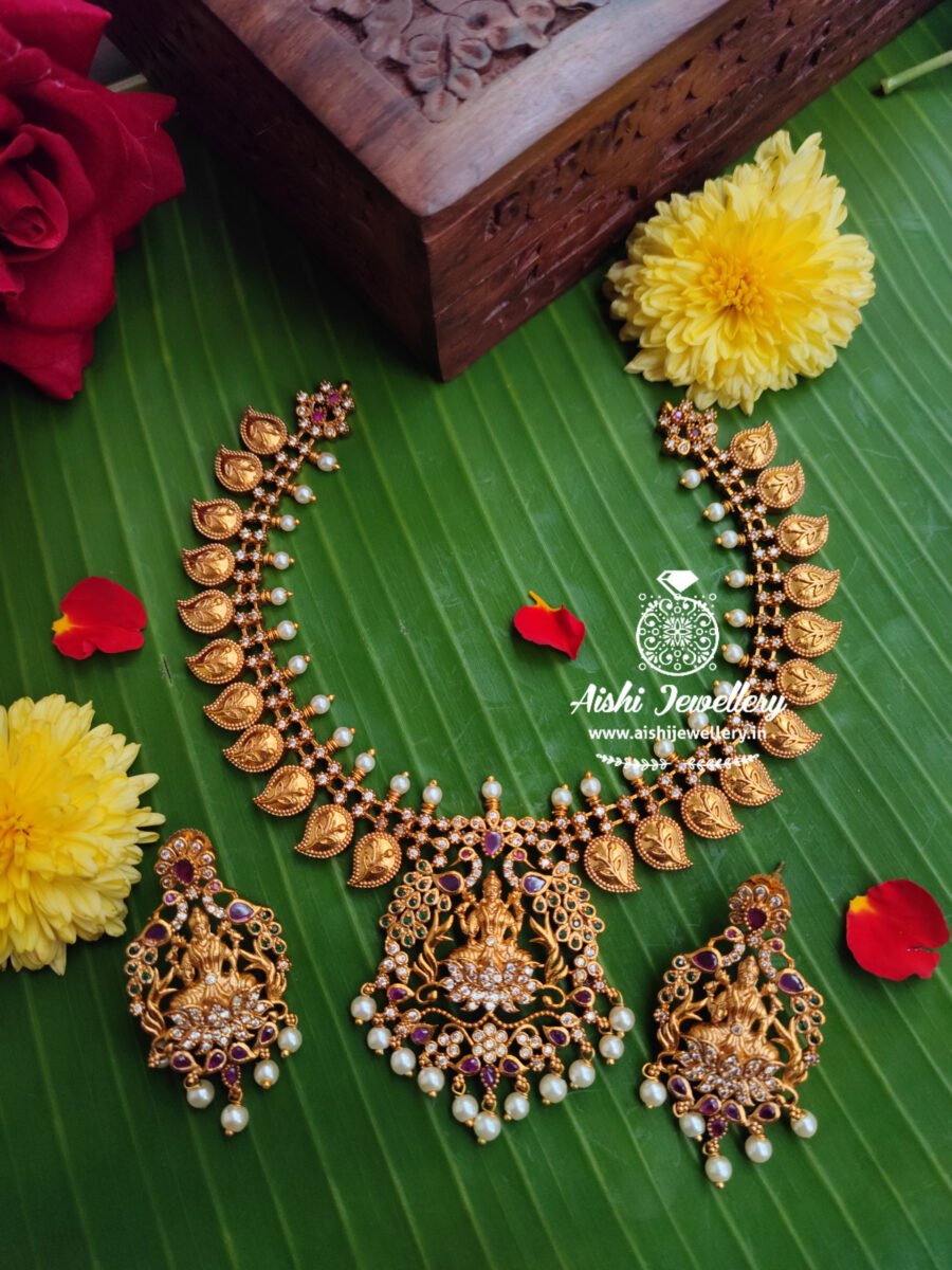 Gold likea Polish Lakshmi neckpiece-N015