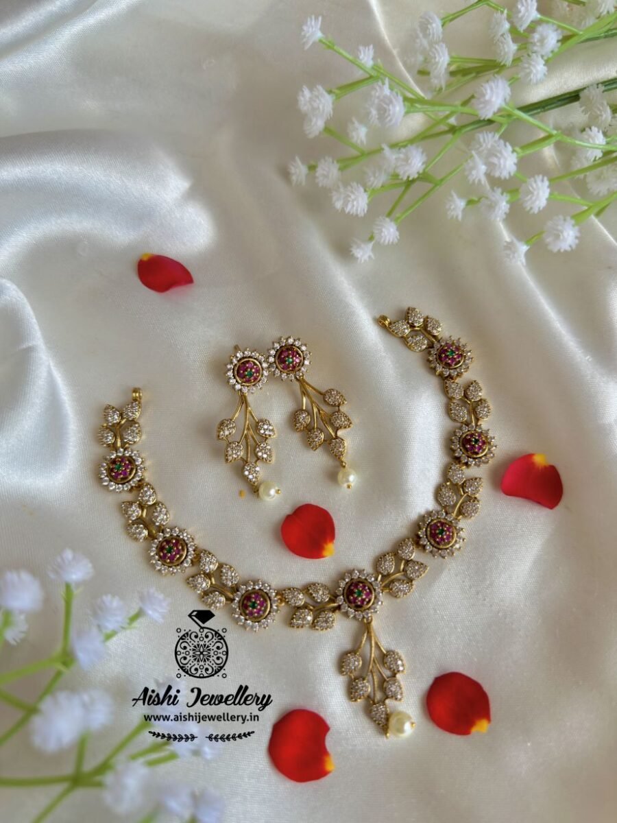 Leafy Neckpiece with White Pearls – AN295