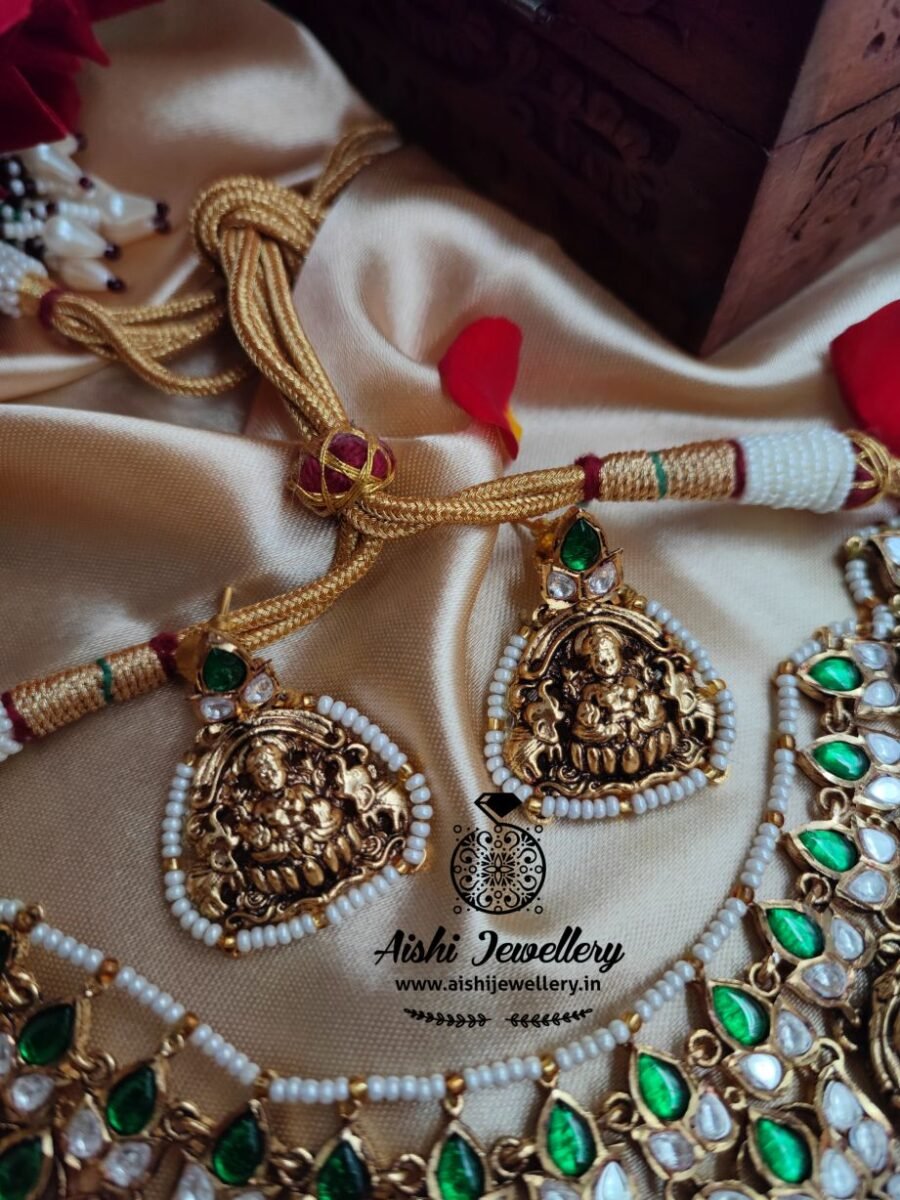 Jadu Antique Neck Set-N409