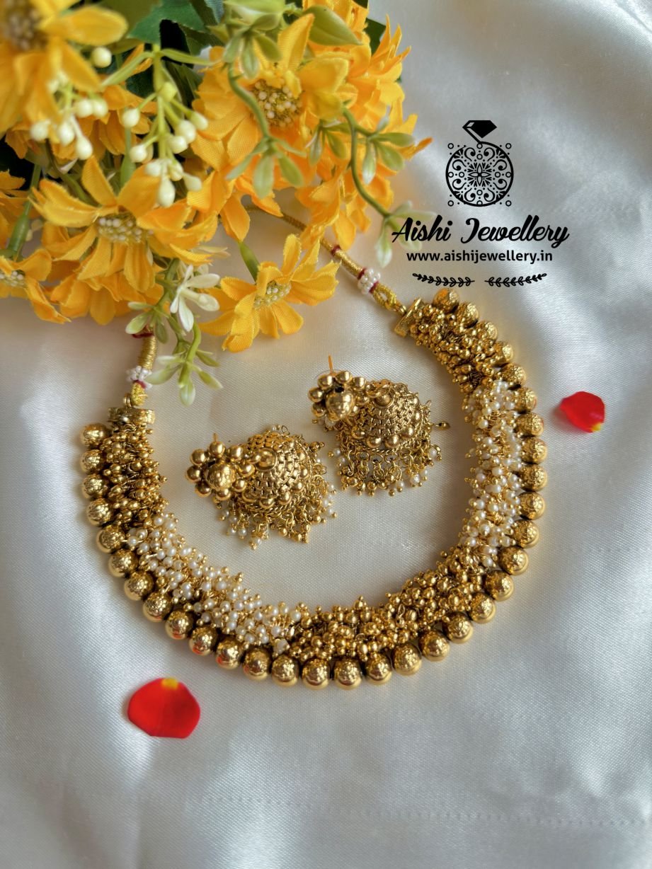 White Pearls and Golden Beads with Matt Finish Neckset – FQ141