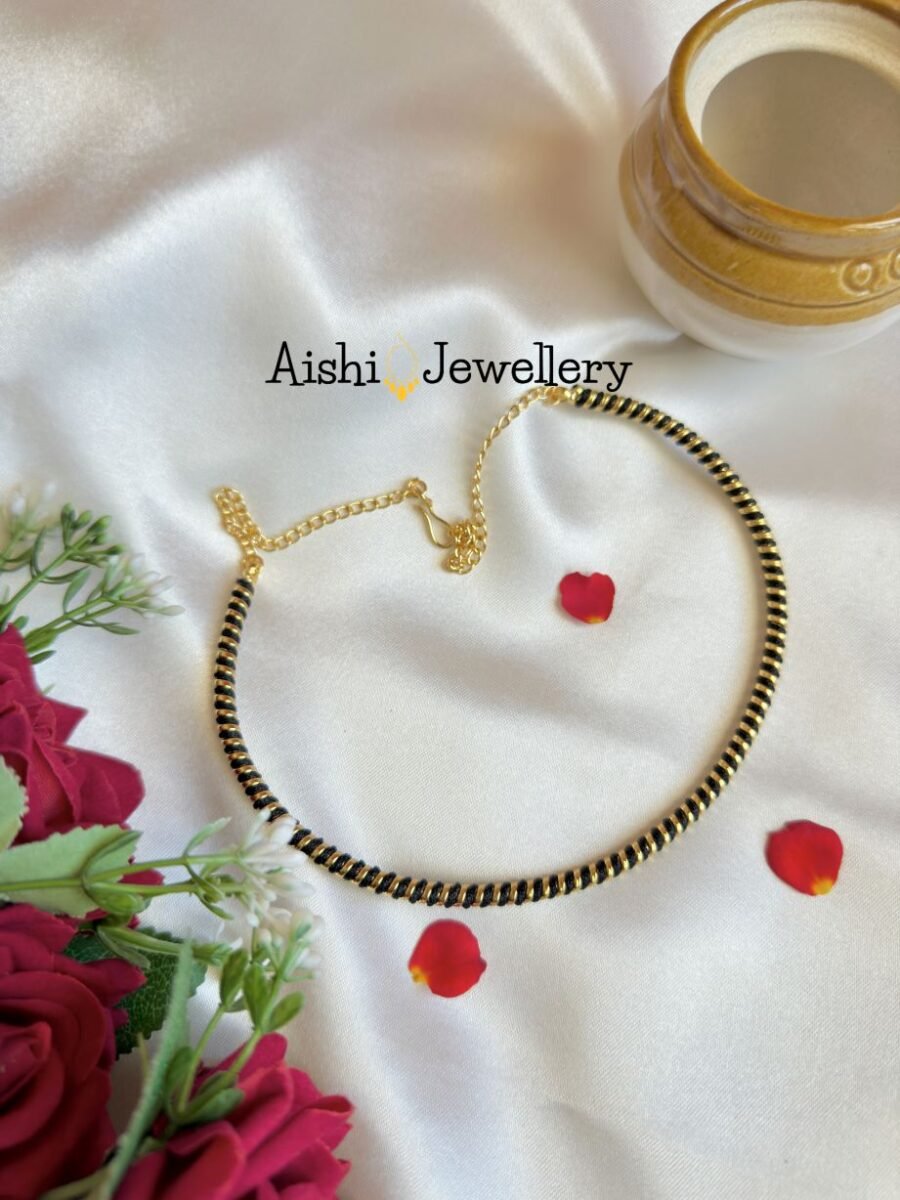 Simple Elegant Black Thred Neckpiece – N677