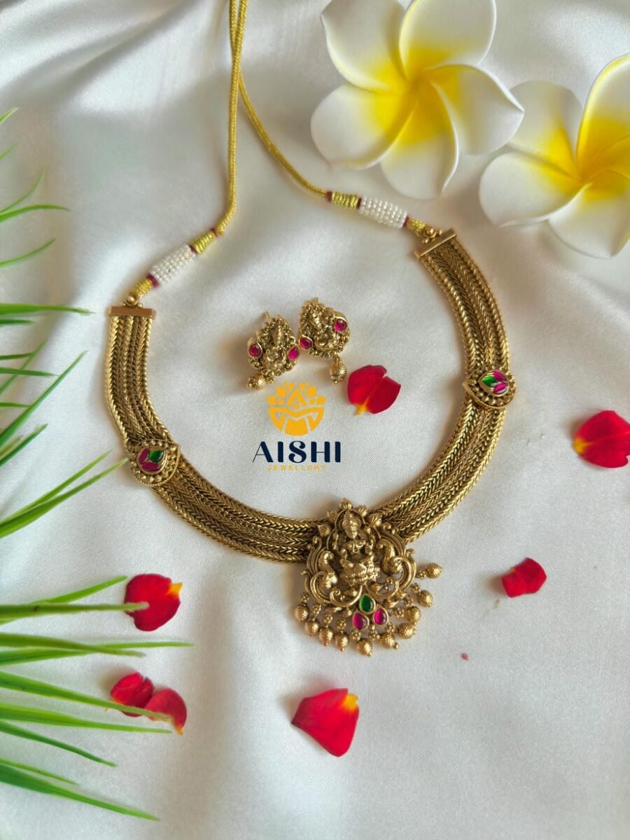 Minimalsit Antique Neckpiece-N707