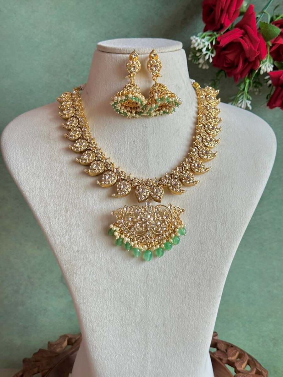 Vintage Manga Neckpiece -N711