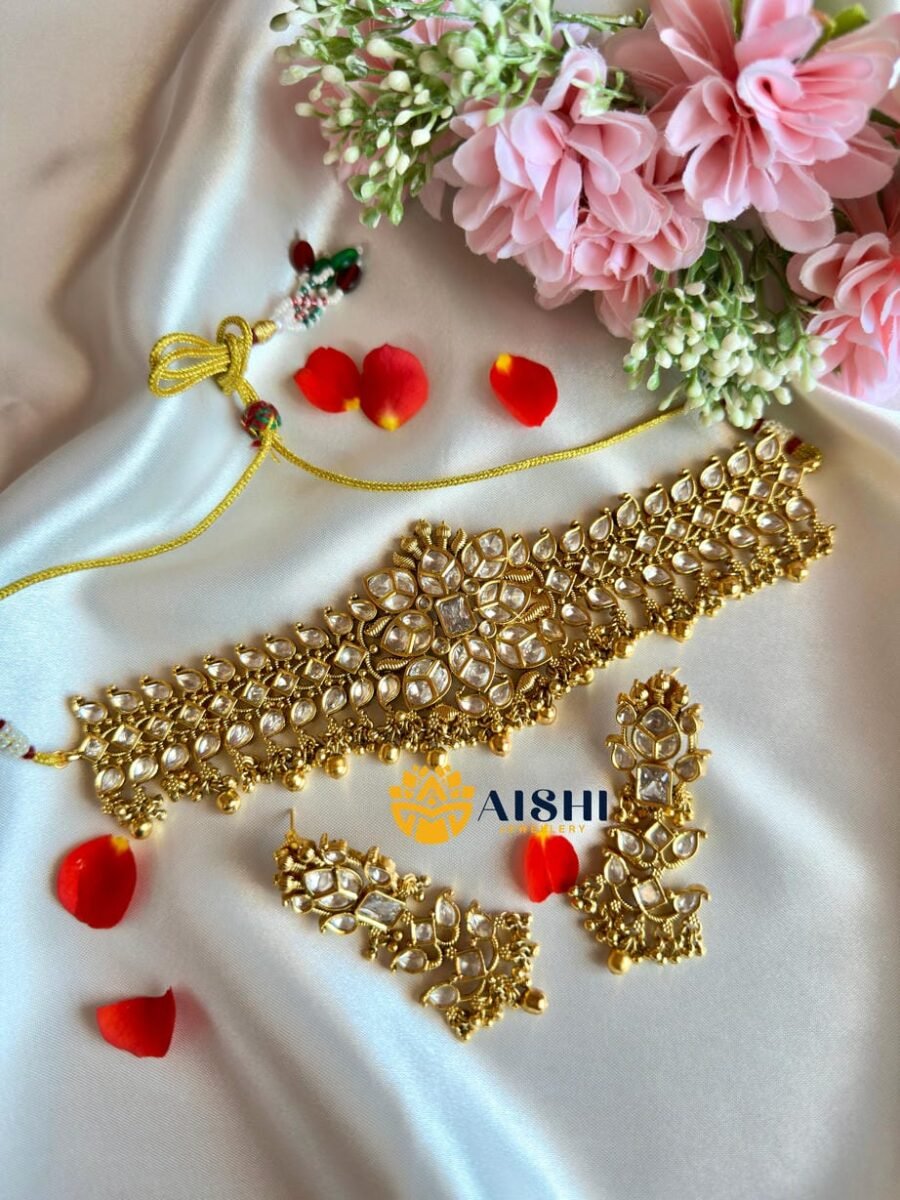 Dazzle Drop White Choker-HN184