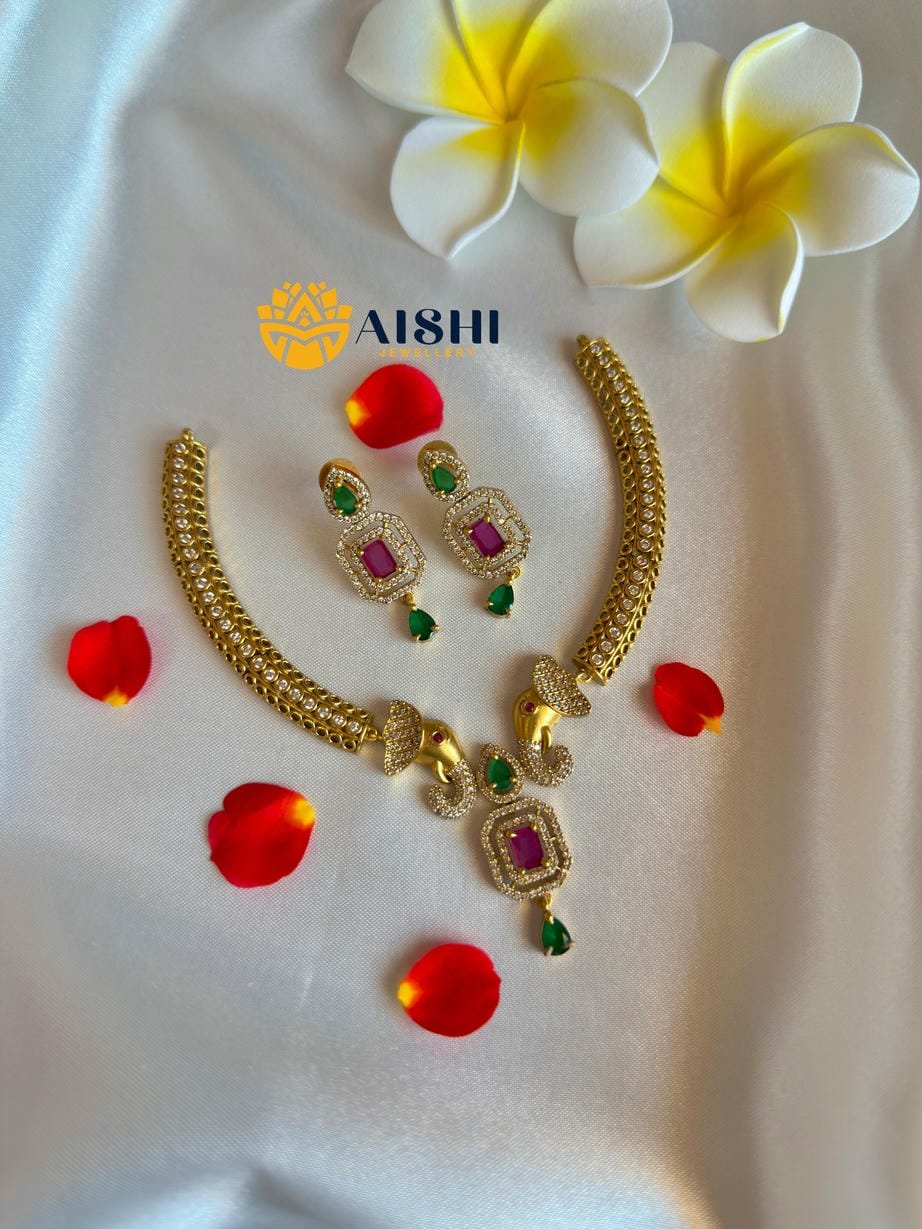 Simple Elephant Neckpiece-N410