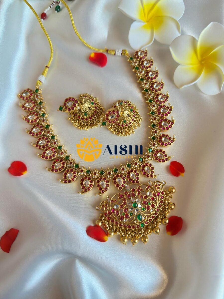 Vintage Style Manga Neckpiece- N715