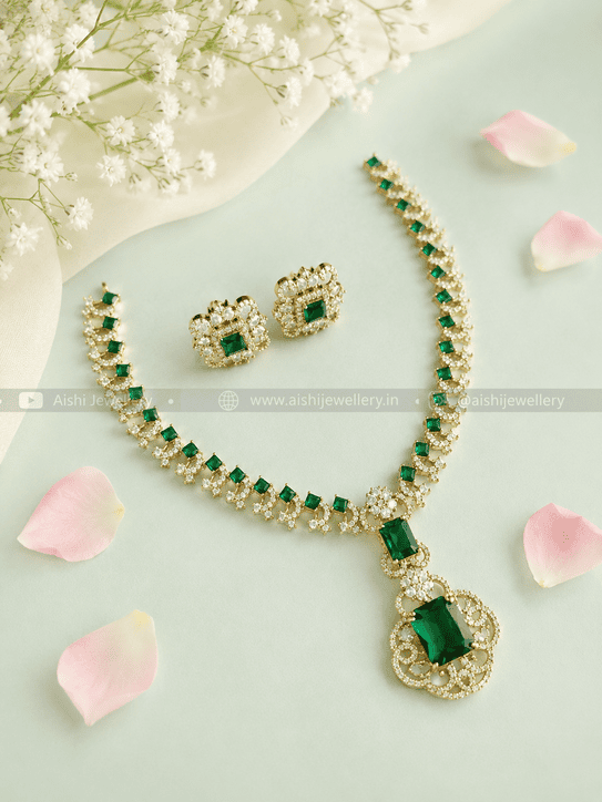 Green Pendant Ad Neckpiece – AN301